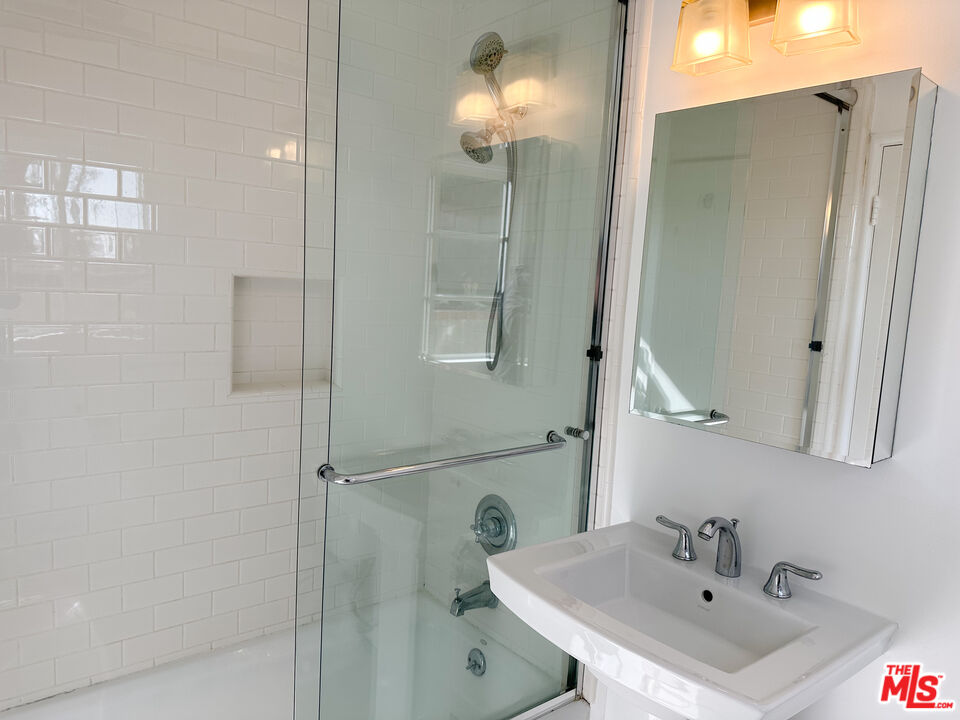 2609 Glen Green St