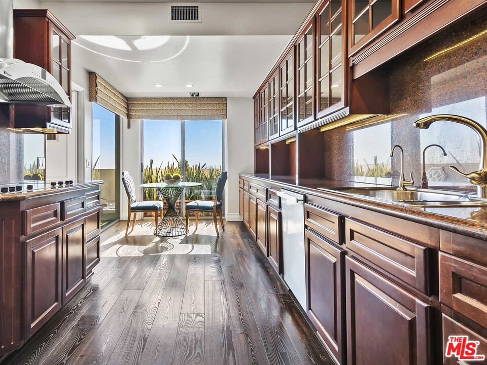 10701 Wilshire Blvd Unit: PH B