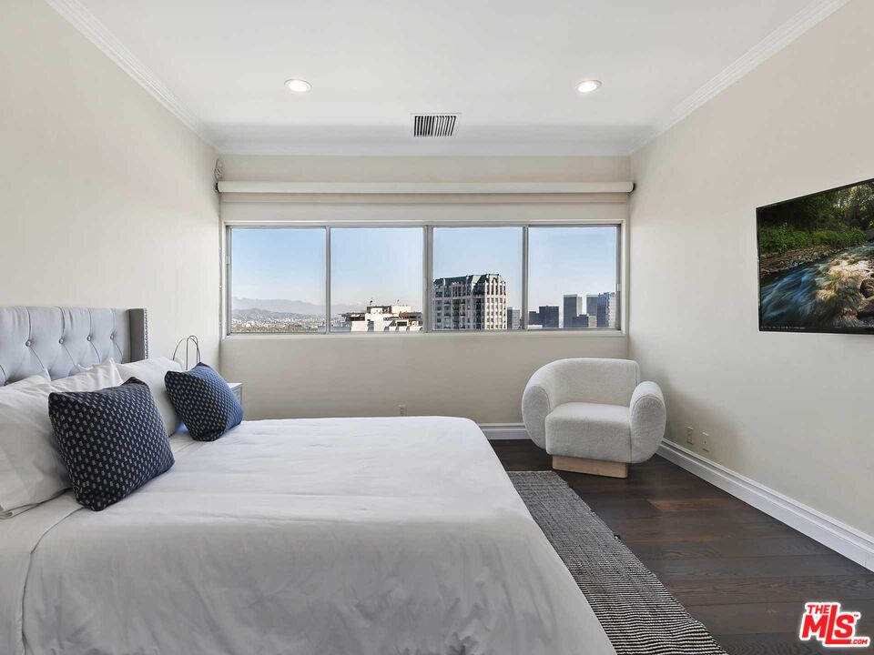 10701 Wilshire Blvd Unit: PH B