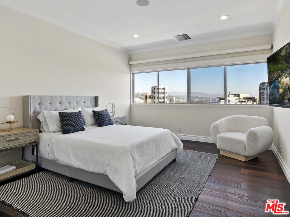 10701 Wilshire Blvd Unit: PH B