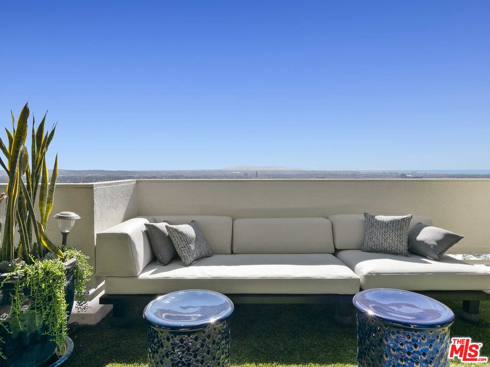 10701 Wilshire Blvd Unit: PH B