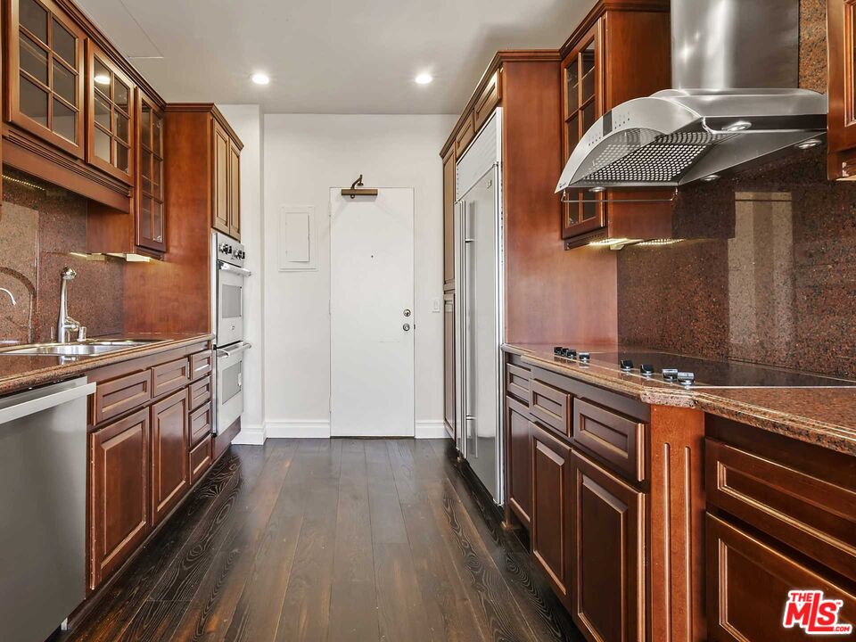10701 Wilshire Blvd Unit: PH B