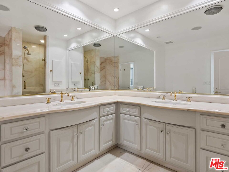 10701 Wilshire Blvd Unit: PH B