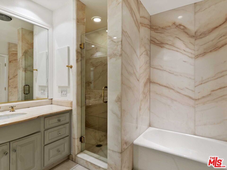 10701 Wilshire Blvd Unit: PH B