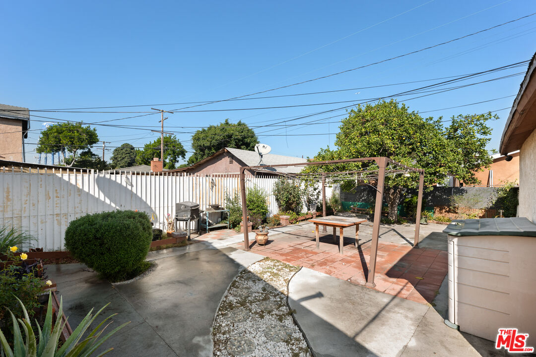 2711 Norton Ave