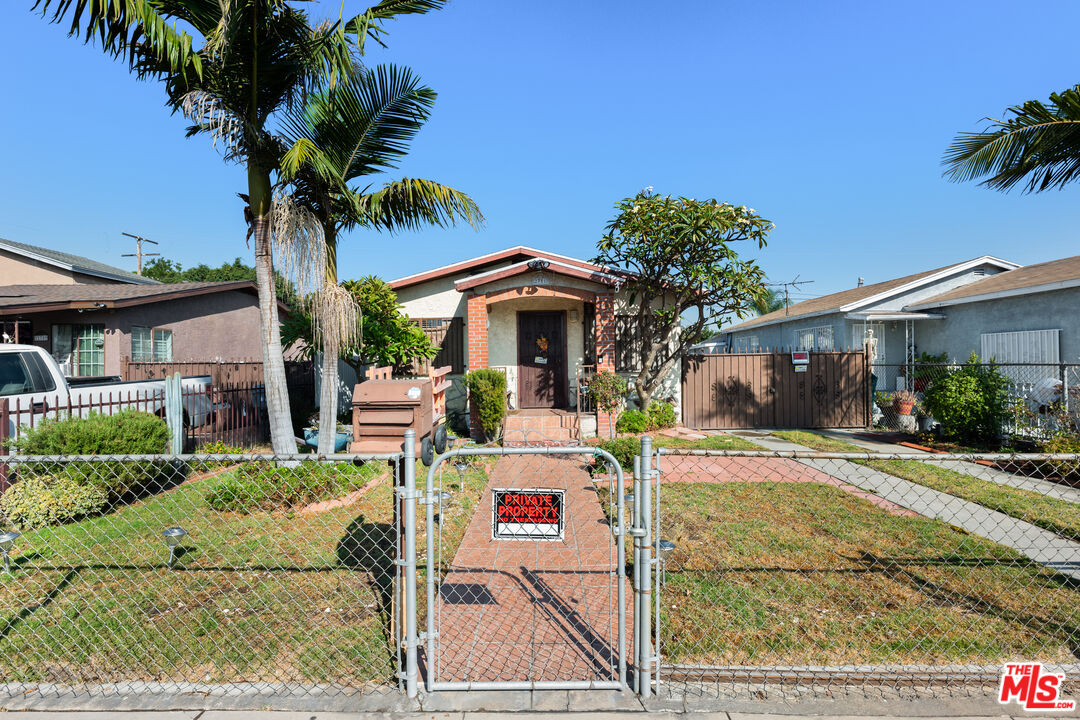 2711 Norton Ave