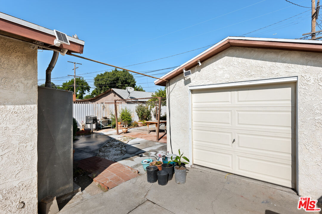 2711 Norton Ave