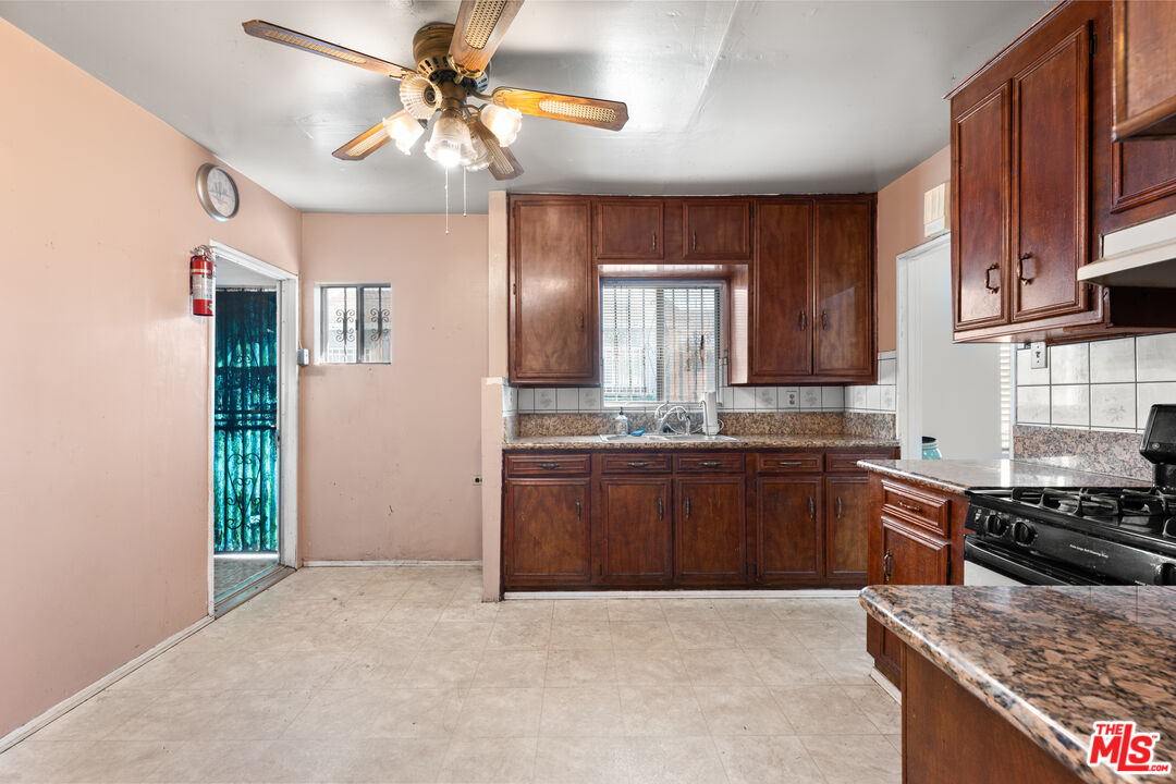 2711 Norton Ave