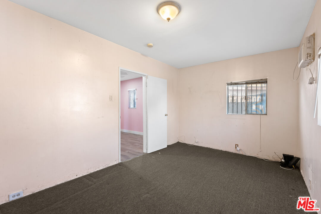 2711 Norton Ave
