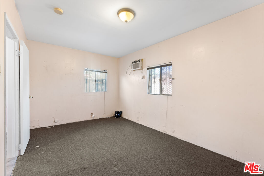2711 Norton Ave