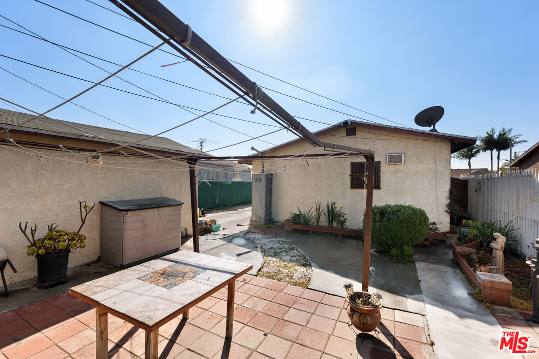 2711 Norton Ave