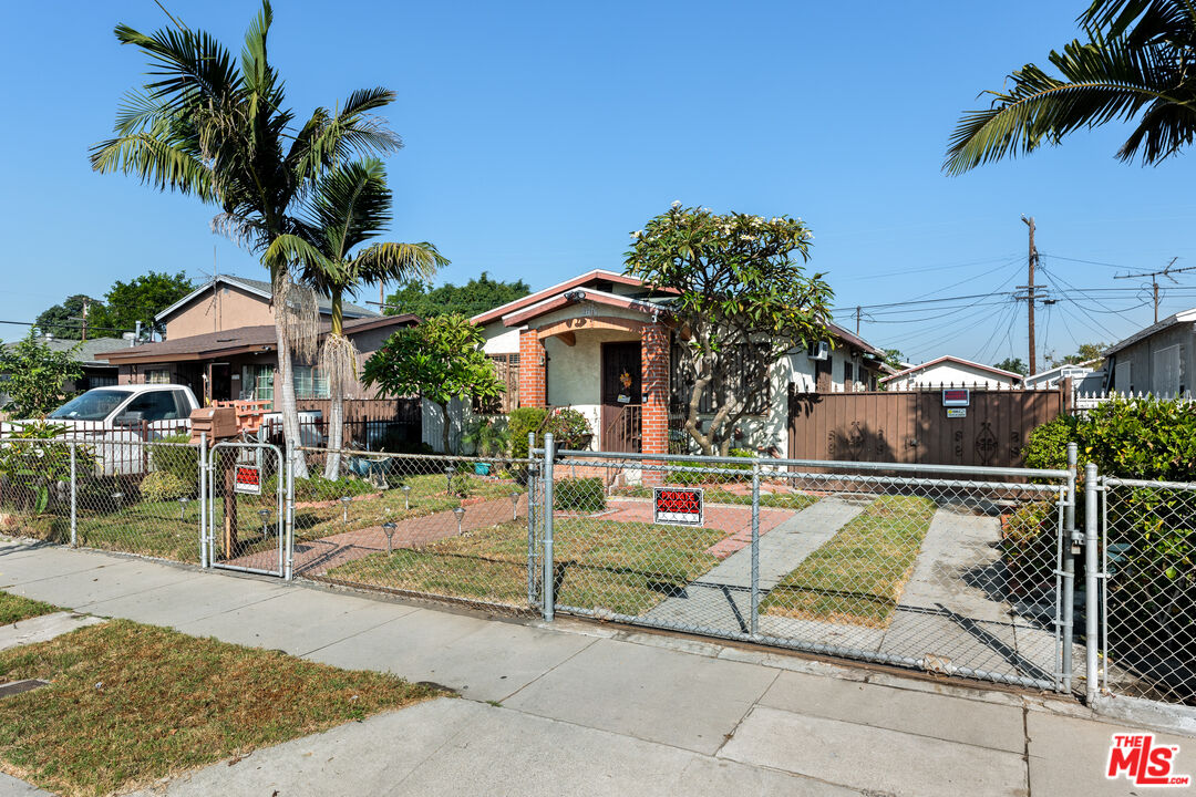 2711 Norton Ave