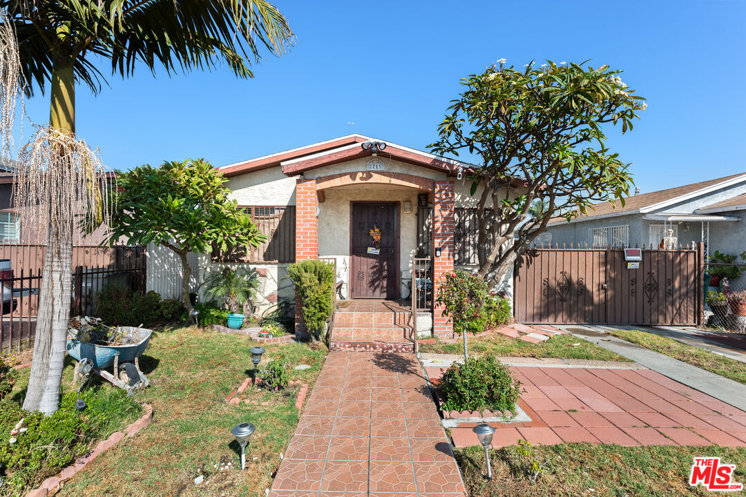 2711 Norton Ave