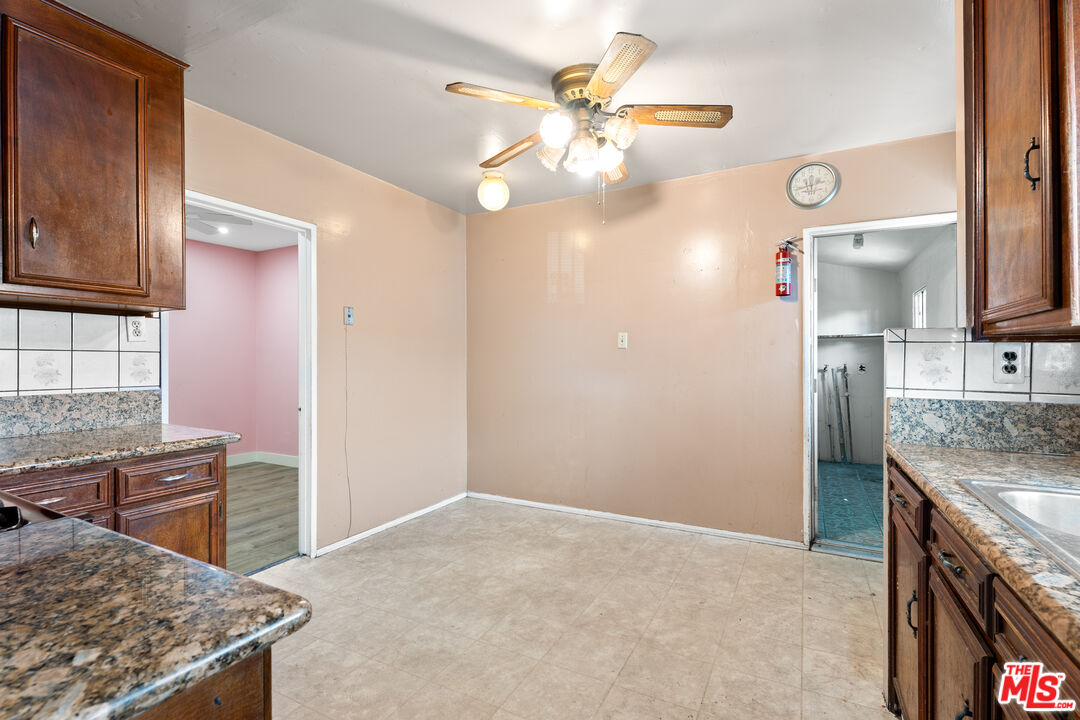 2711 Norton Ave