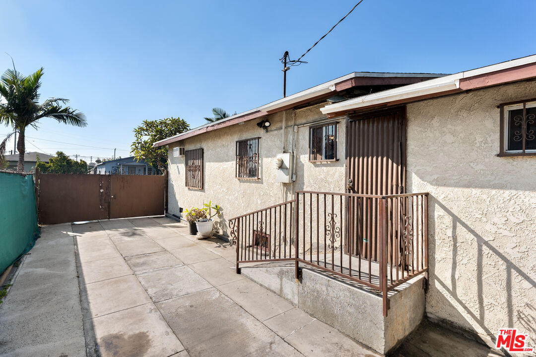 2711 Norton Ave