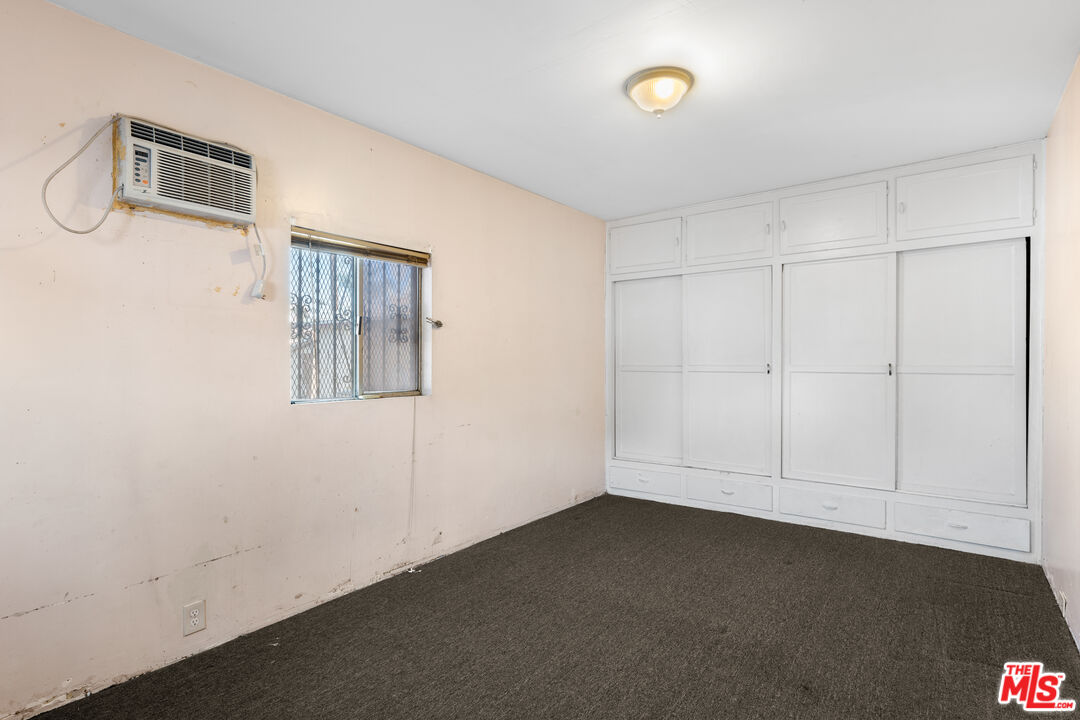 2711 Norton Ave
