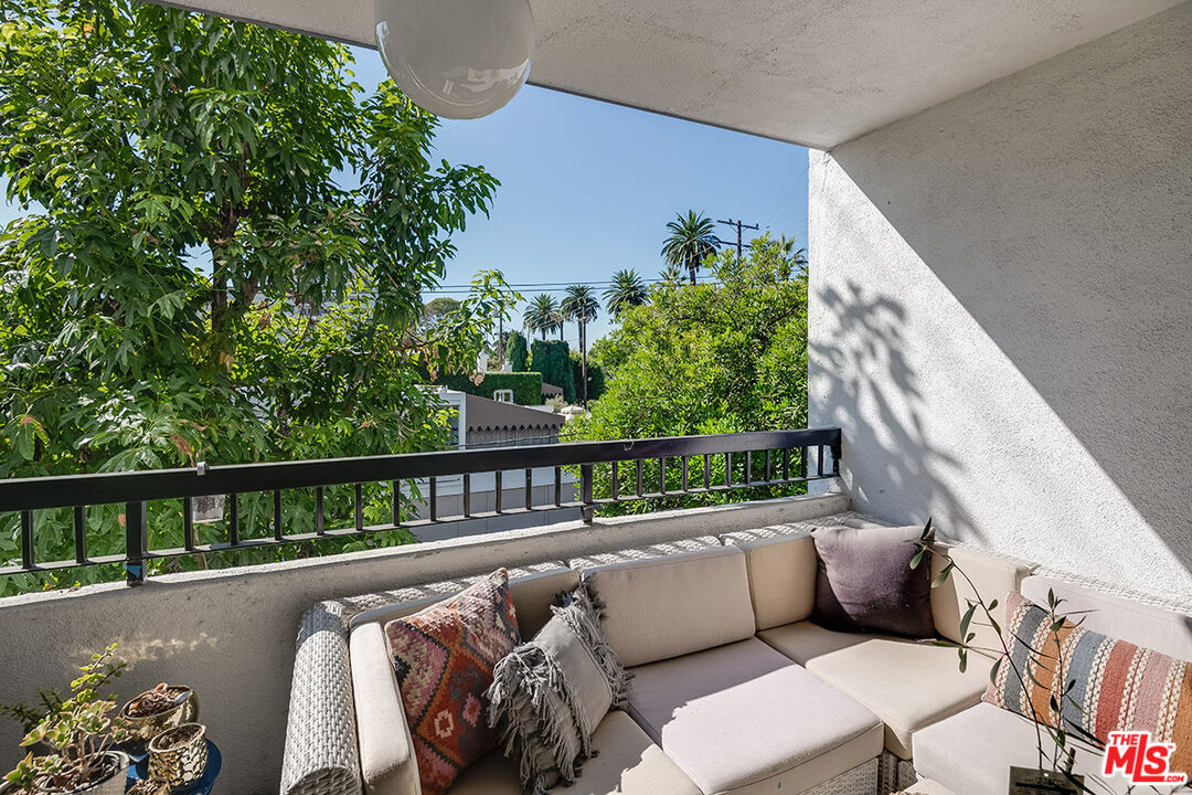 906 N Doheny Dr Unit: 311