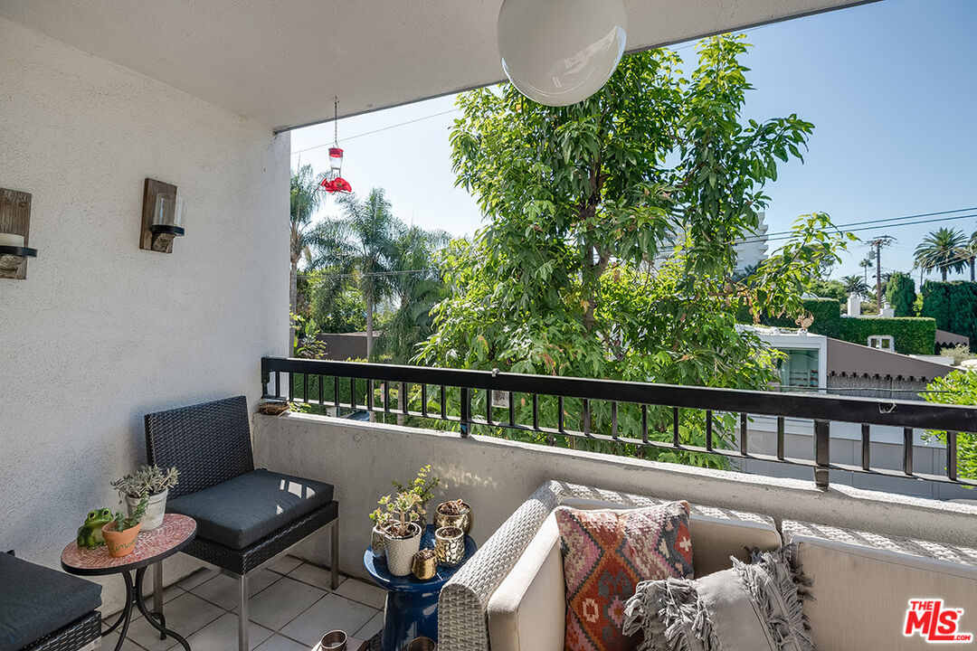 906 N Doheny Dr Unit: 311