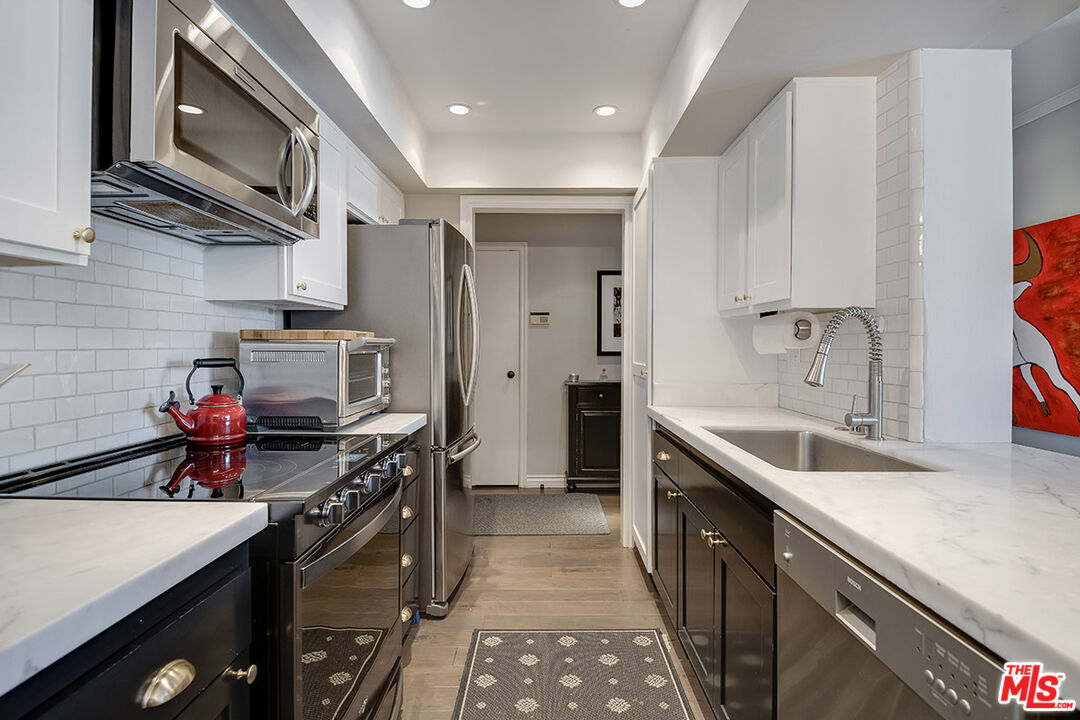 906 N Doheny Dr Unit: 311
