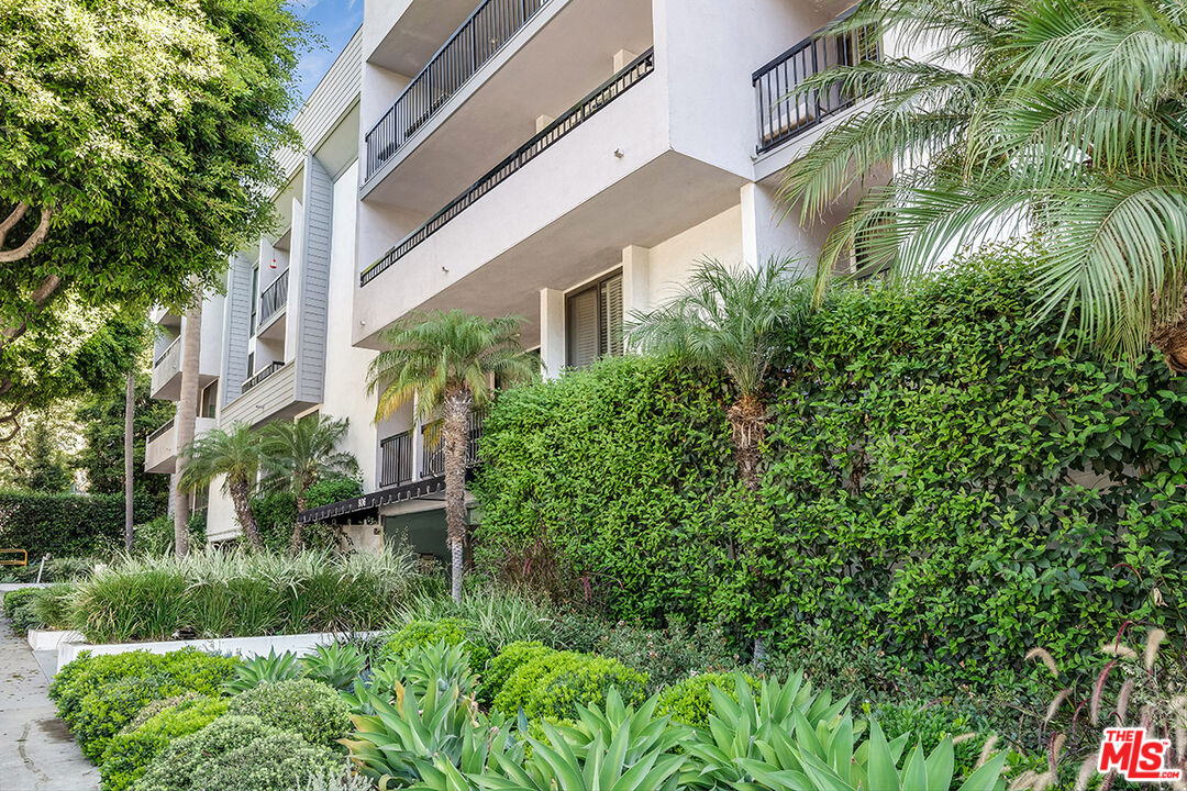 906 N Doheny Dr Unit: 311