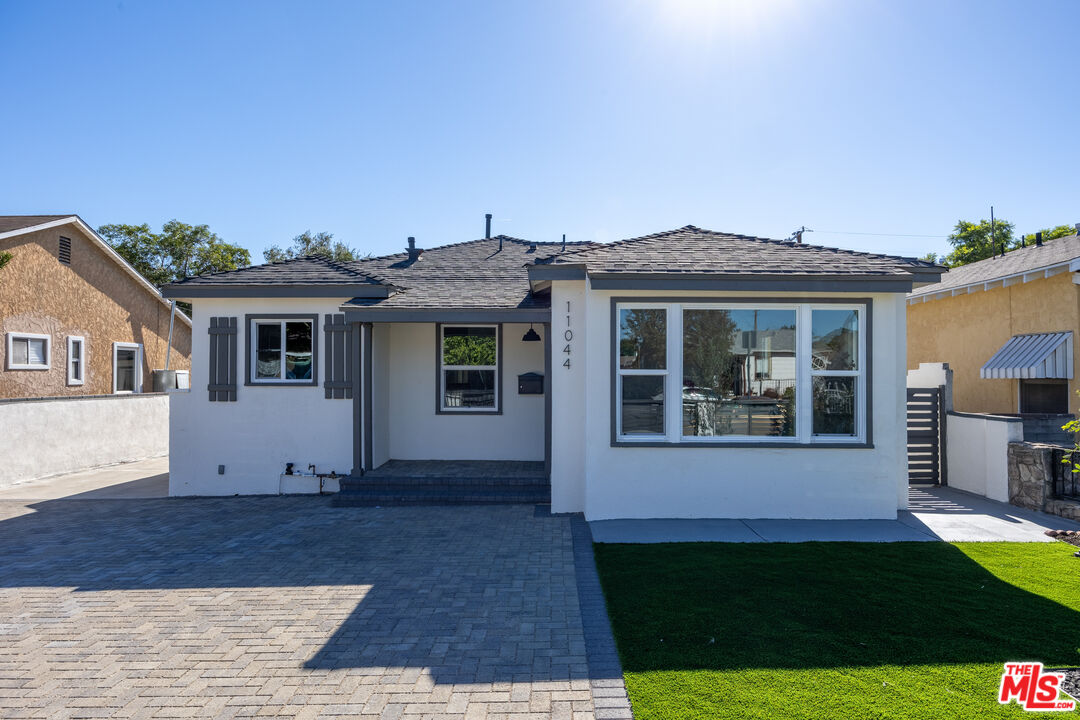 11044 Tiara St