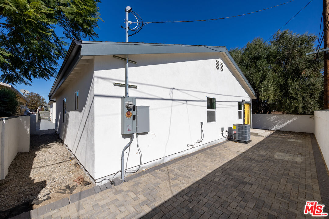 11044 Tiara St