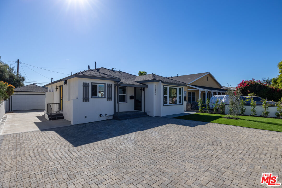 11044 Tiara St