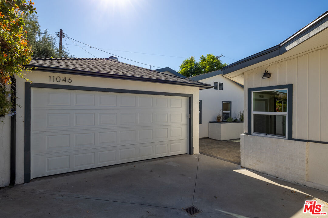 11044 Tiara St