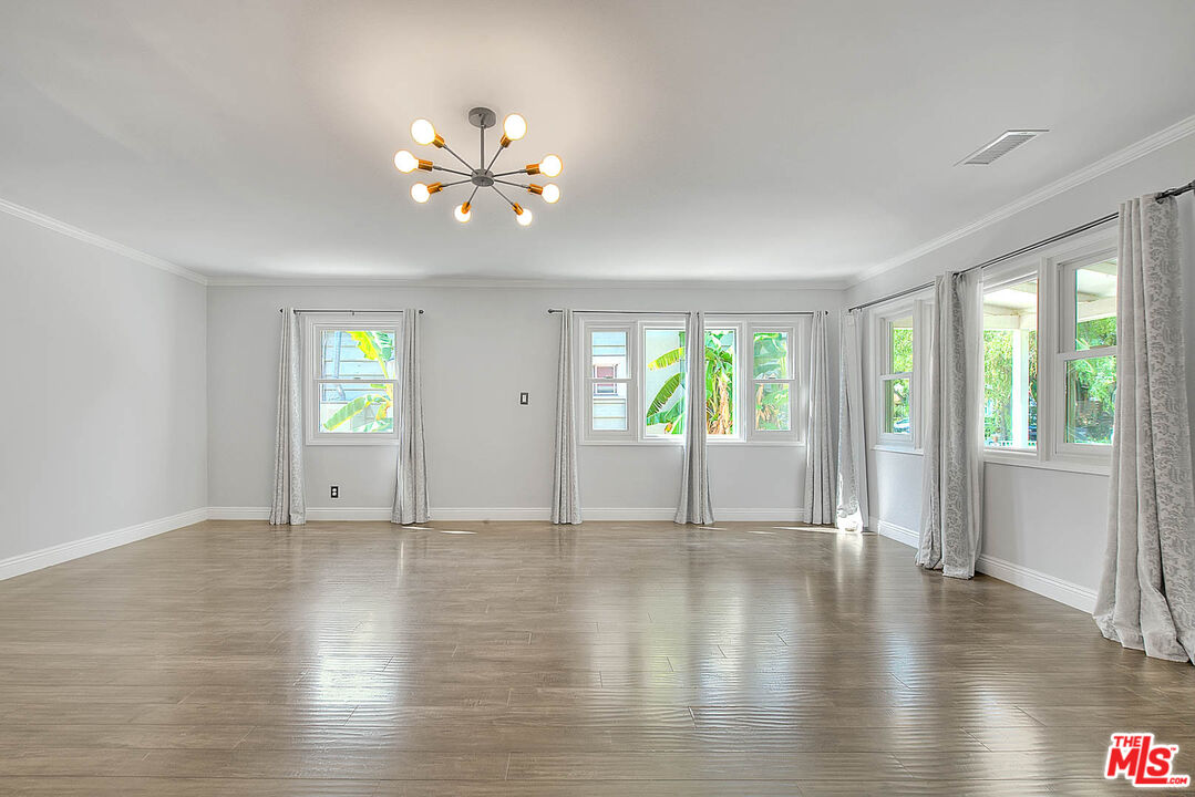 4271 La Salle Ave