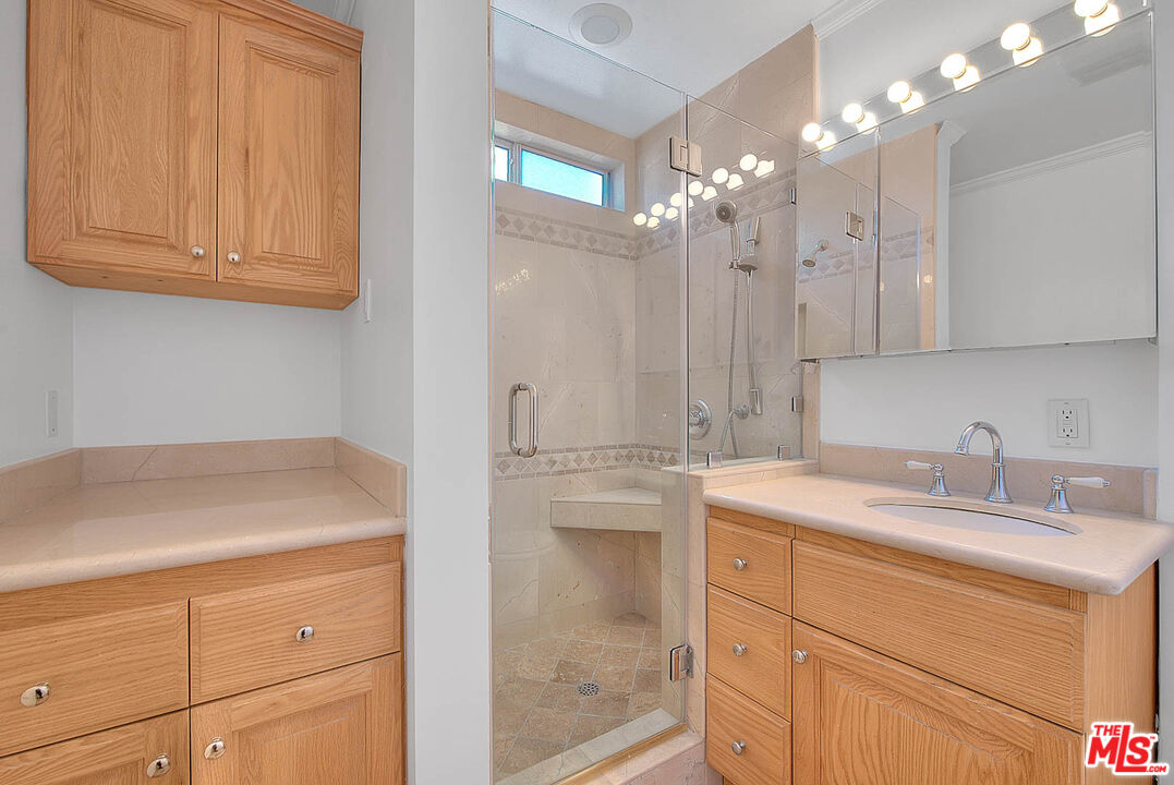 4271 La Salle Ave