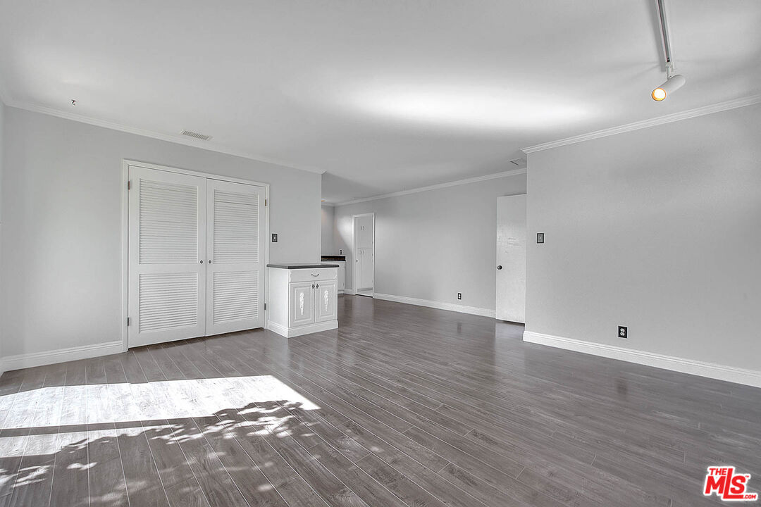 4271 La Salle Ave