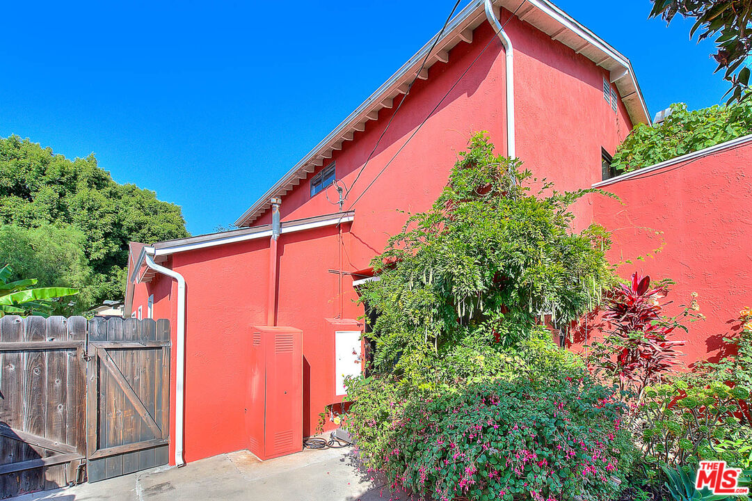 4271 La Salle Ave