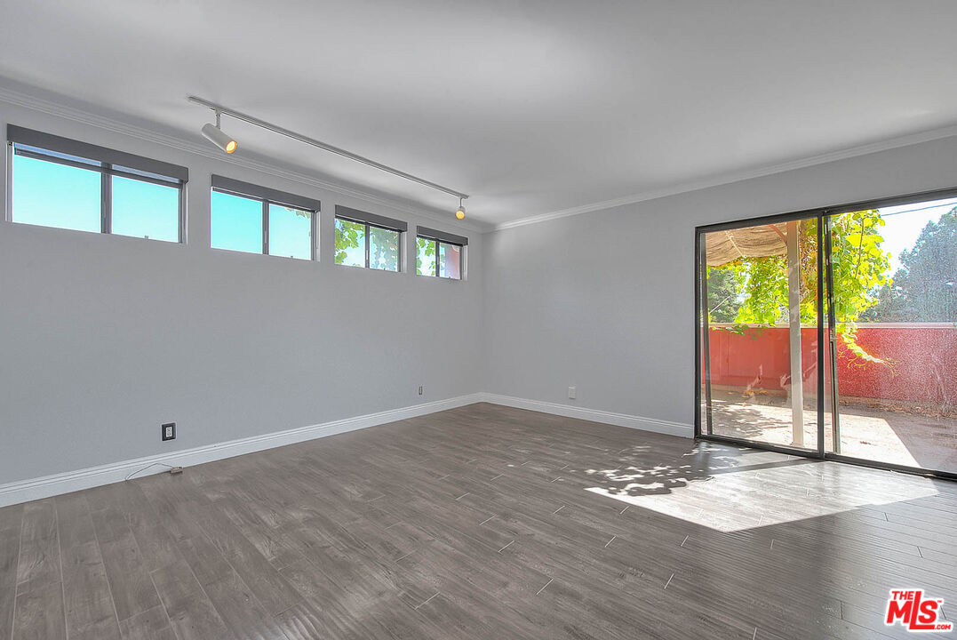 4271 La Salle Ave