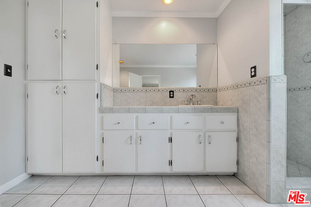 4271 La Salle Ave