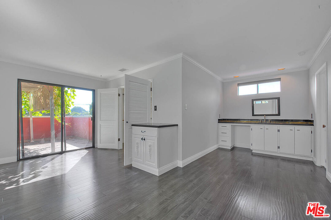 4271 La Salle Ave