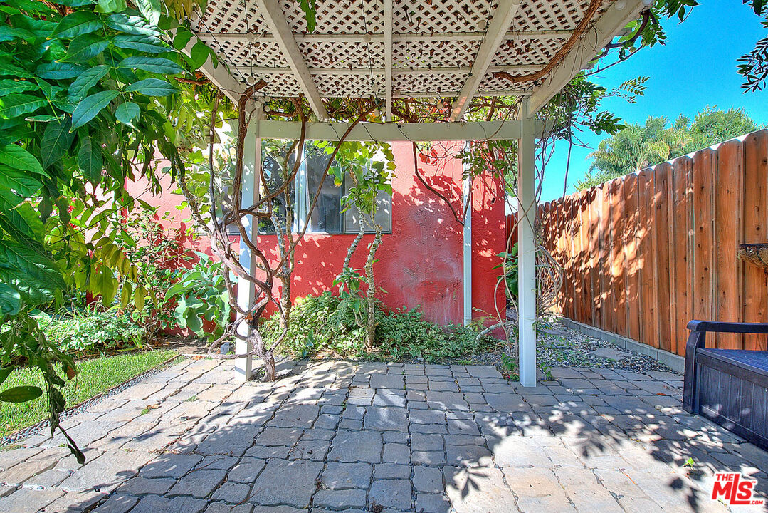 4271 La Salle Ave