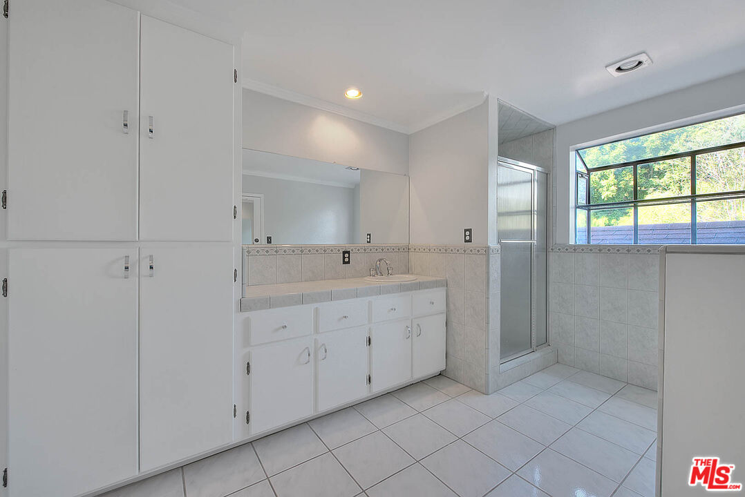 4271 La Salle Ave
