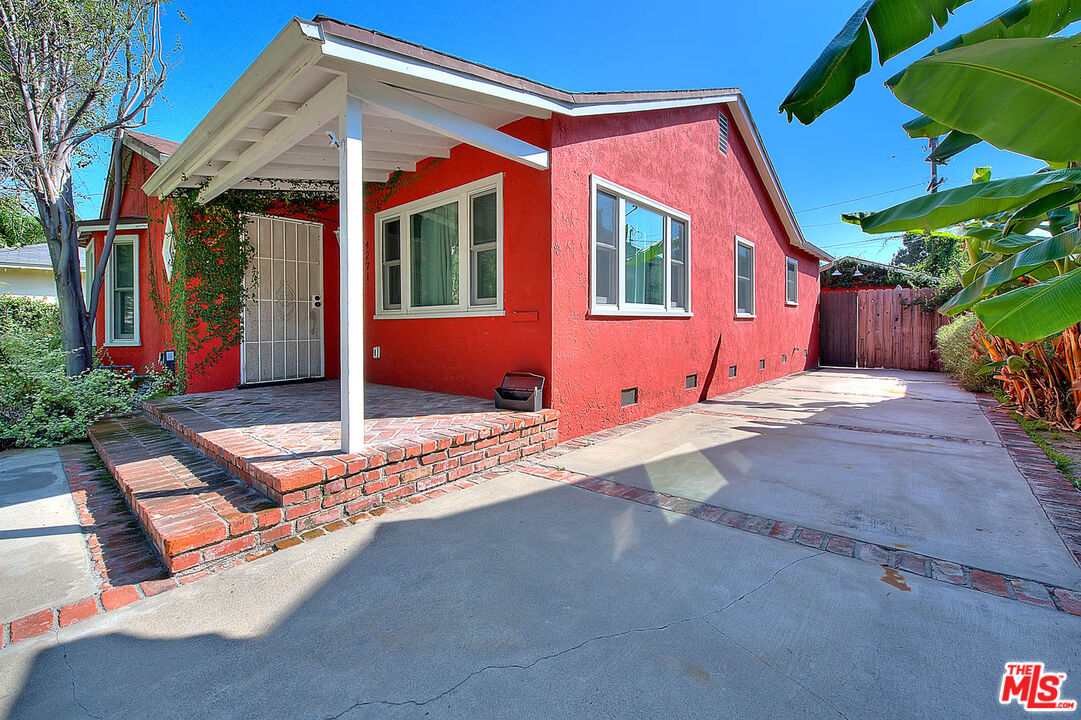 4271 La Salle Ave