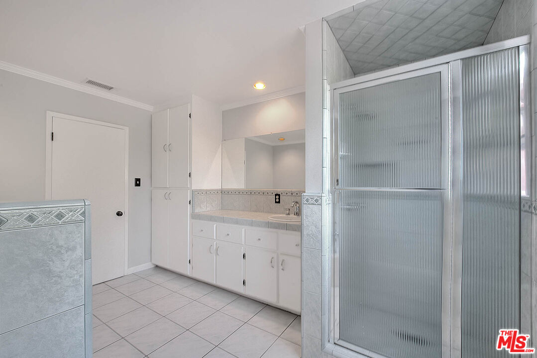 4271 La Salle Ave