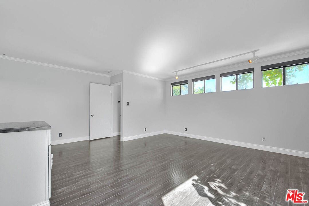 4271 La Salle Ave