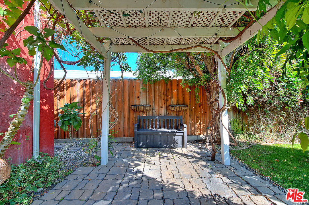 4271 La Salle Ave