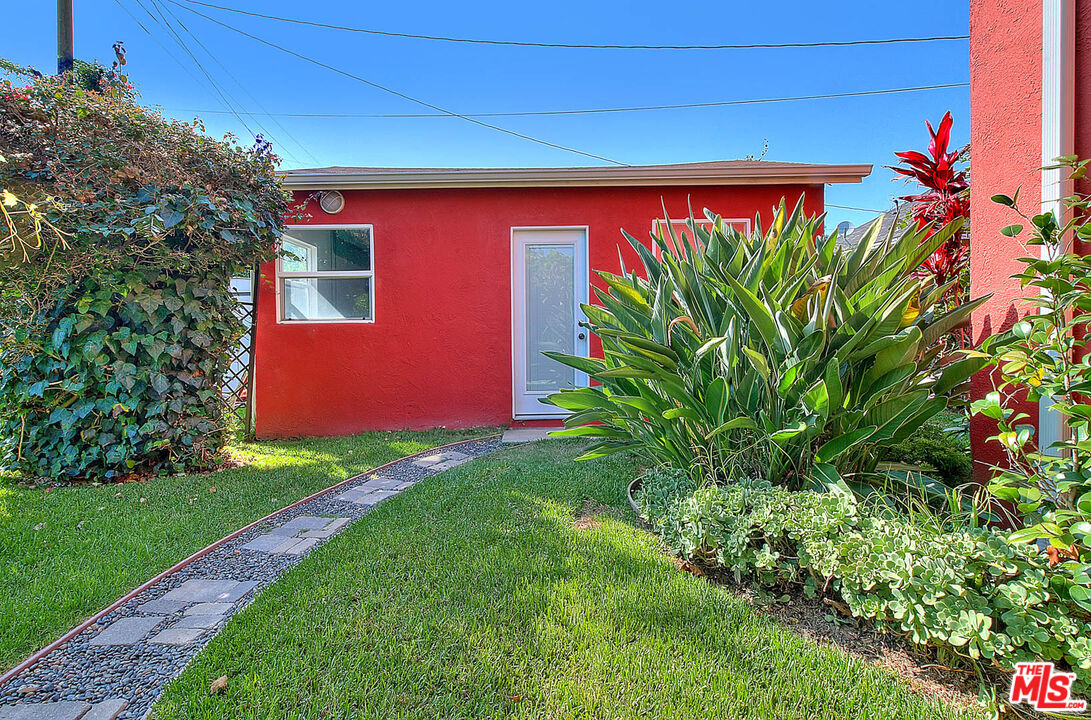 4271 La Salle Ave