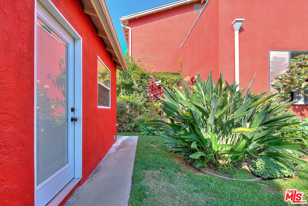 4271 La Salle Ave