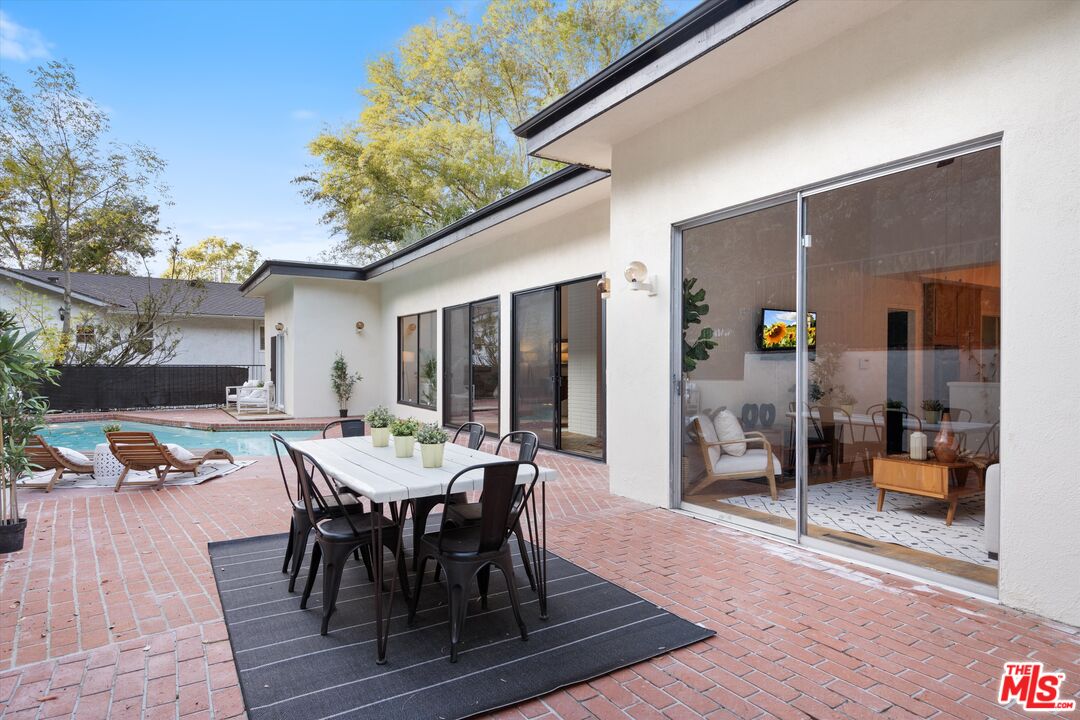 3219 LAUREL CANYON