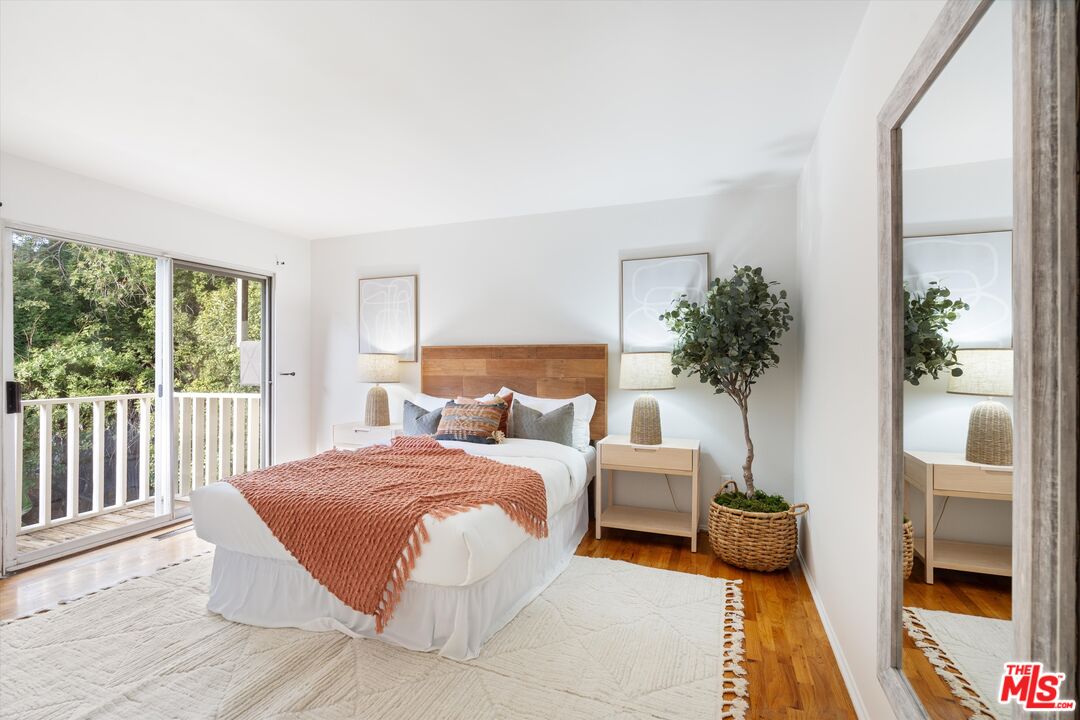 3219 LAUREL CANYON