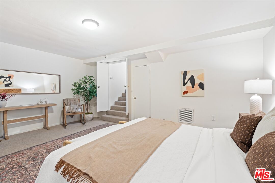 3219 LAUREL CANYON