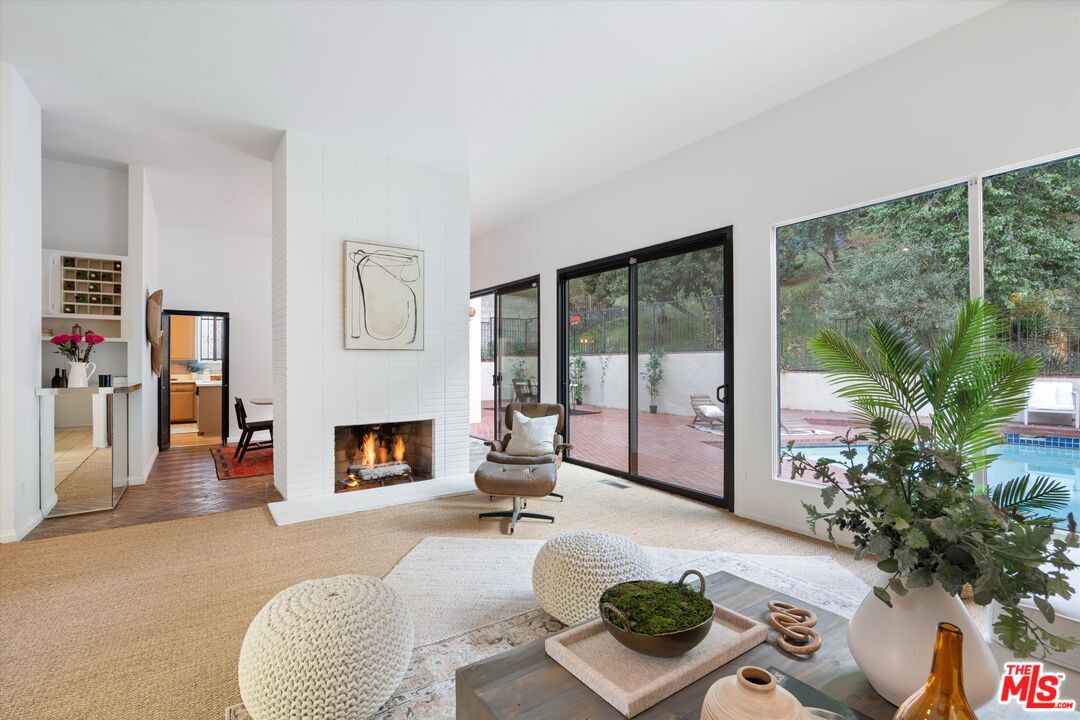 3219 LAUREL CANYON