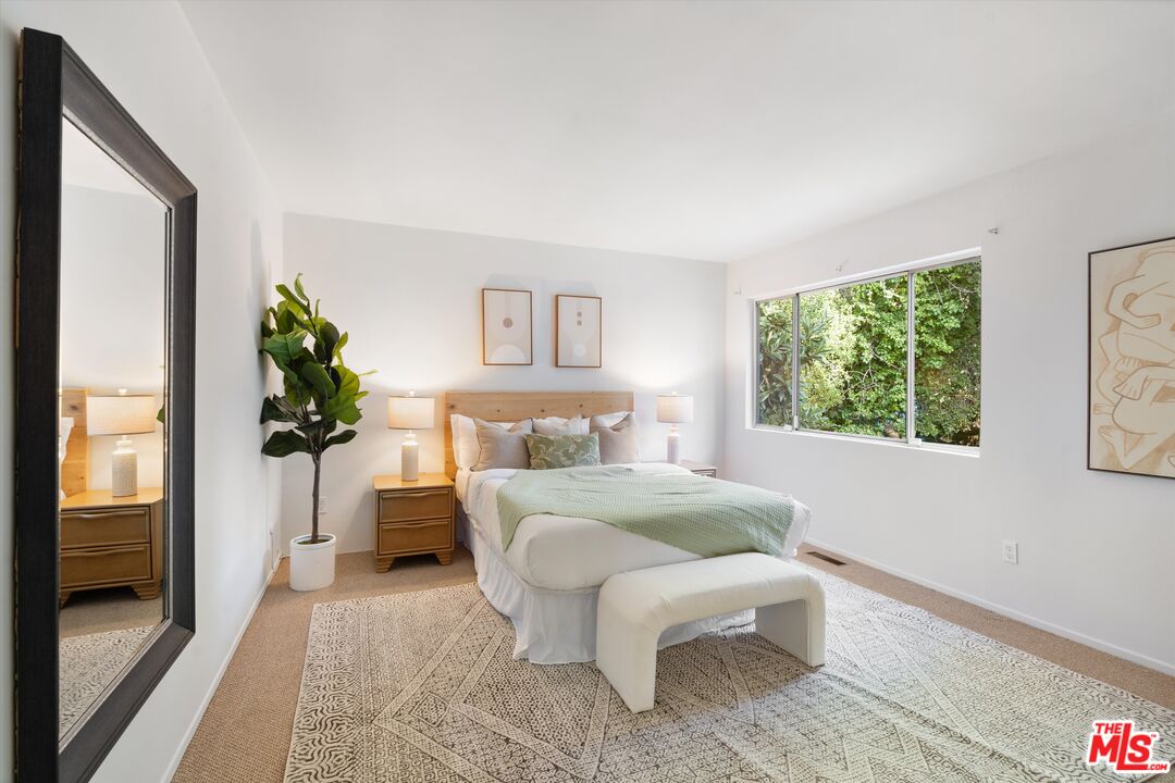 3219 LAUREL CANYON
