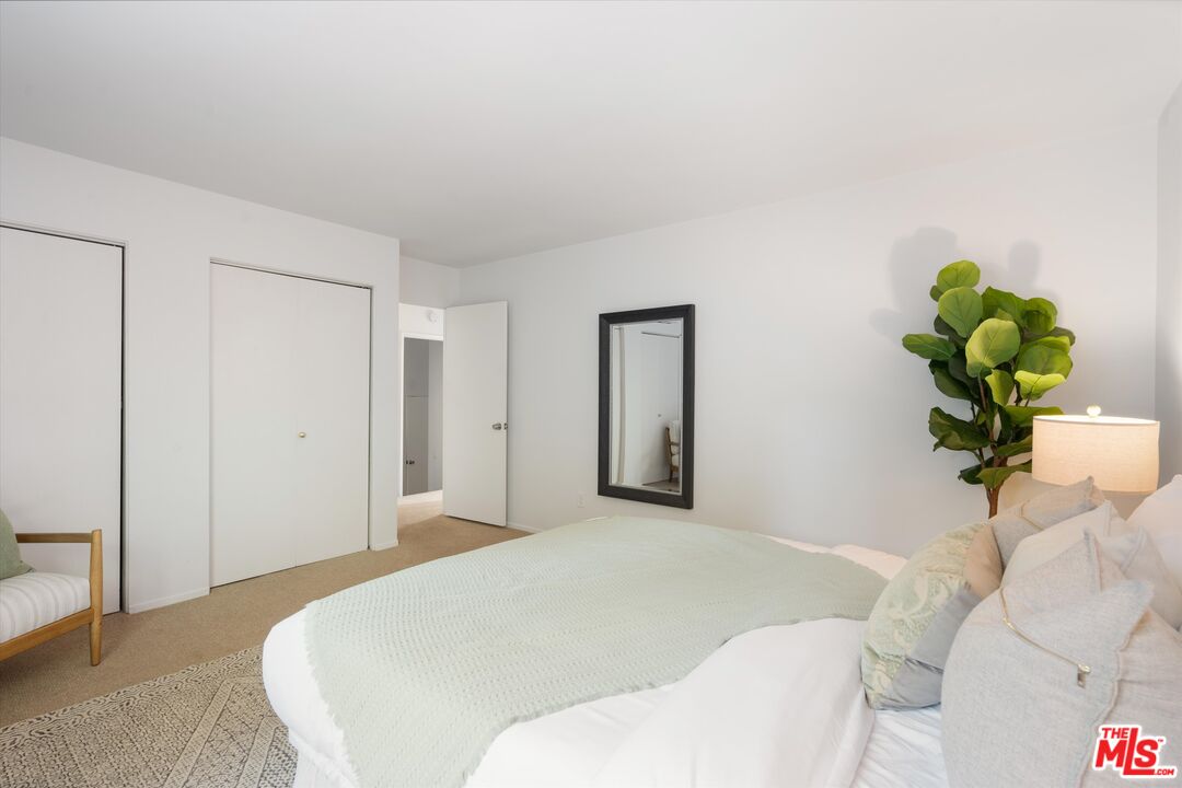 3219 LAUREL CANYON