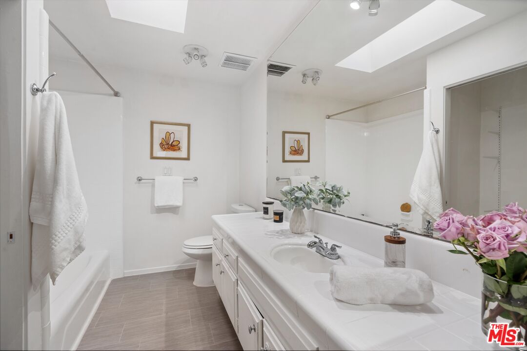 3219 LAUREL CANYON
